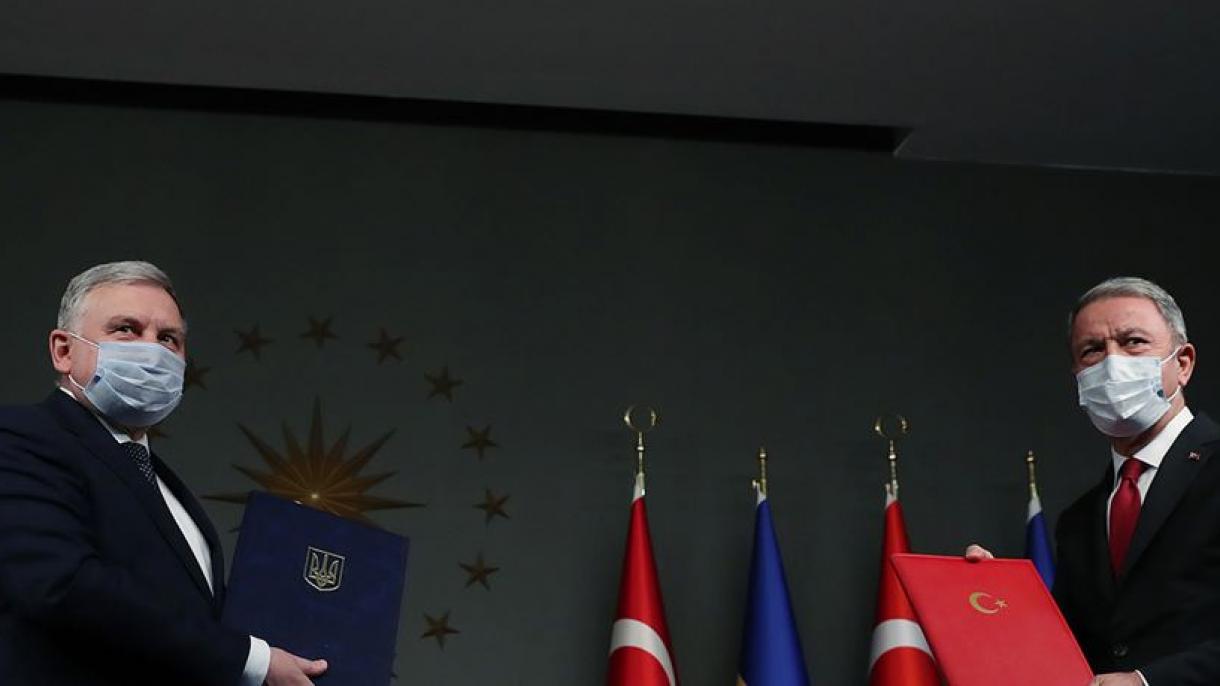 دیدار وزرای دفاع ترکیه و اوکراین در استانبول
