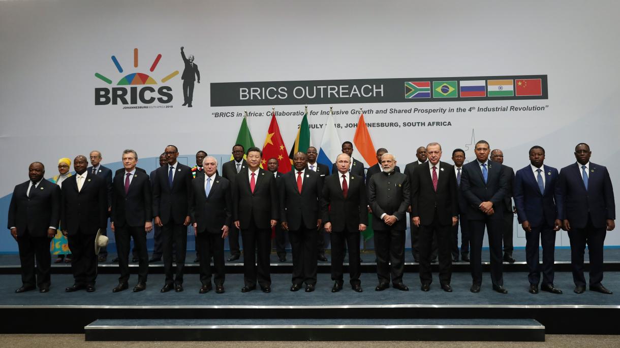 Prezident Erdo’g’an, Janbubiy Afrikada BRICS sammiti doirasida uchrashuvlarini davom ettirmoqda.