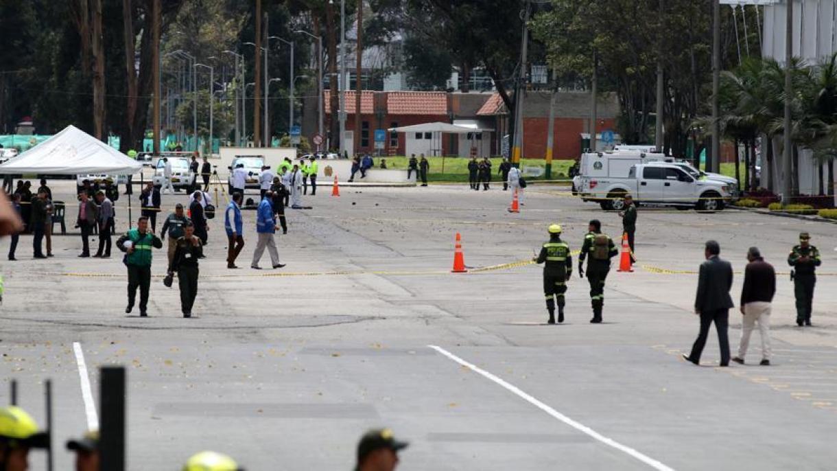 Centenas de colombianos marcham contra o ataque terrorista em Bogotá