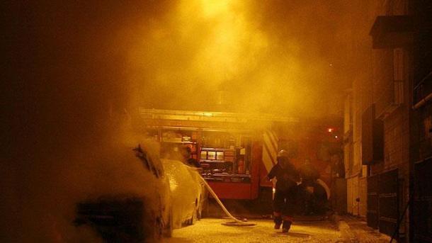 Έβαλαν φωτιά σε εμπορικό κέντρο Τούρκων