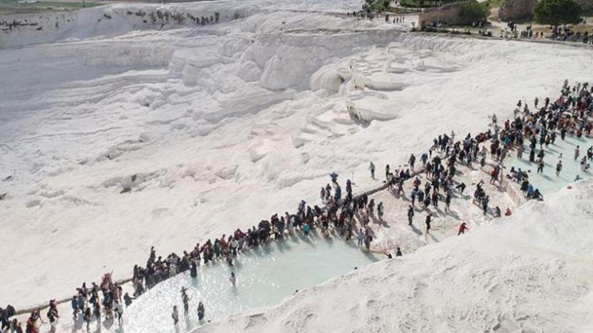 Πάνω από 1 εκατομμύριο τουρίστες στο Pamukkale