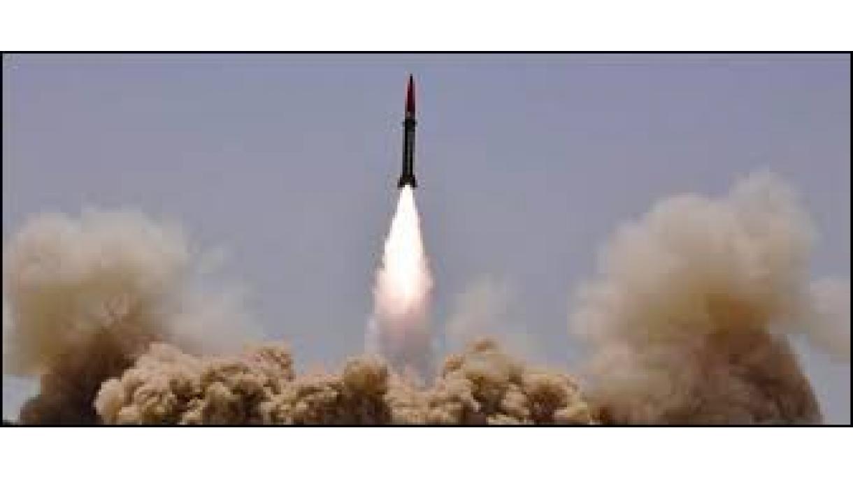 پاکستان کا شاہین ٹو میزائل کا کامیاب تجربہ، یہ میزائیل ایٹمی ہتھیار لے جانے کی صلاحیت کا بھی ملک ہے