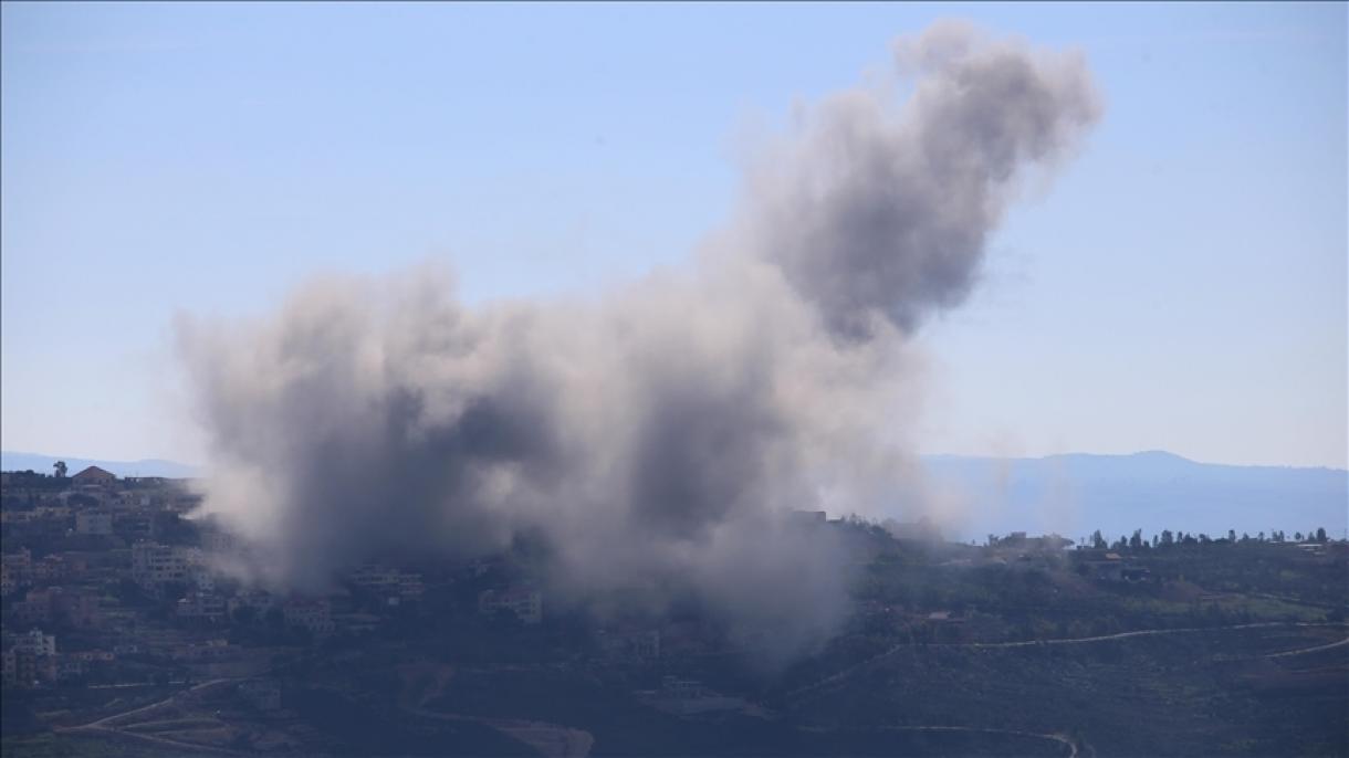 اسرائیلی فوج کا جنوبی لبنان کے شہر نباتیہ  میں ایک عمارت پر فضائی حملہ