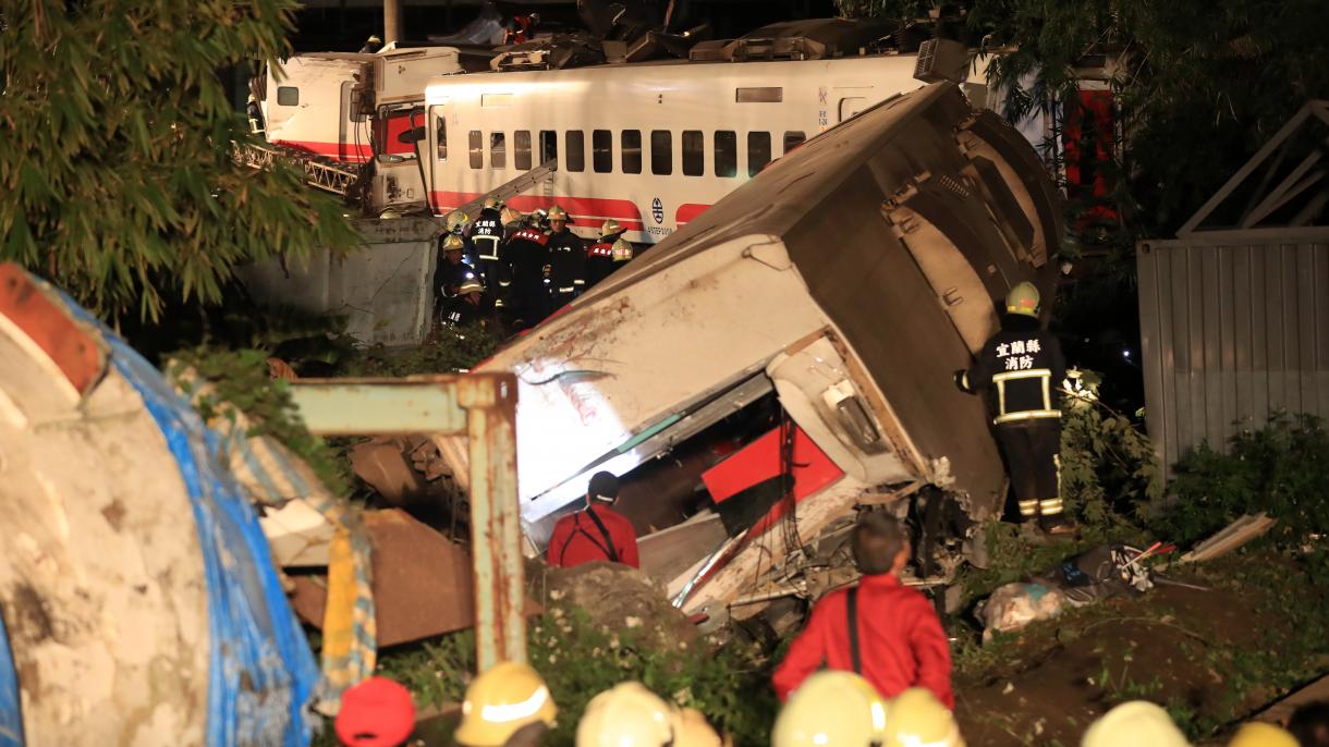 台湾列车发生翻车事故死亡人数升至18人