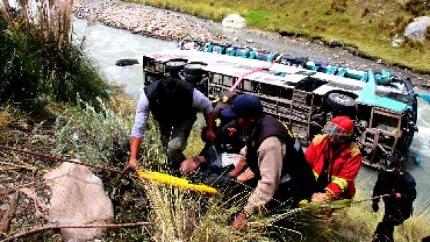 Accidente de autobús en Perú: 23 muertos y 34 heridos