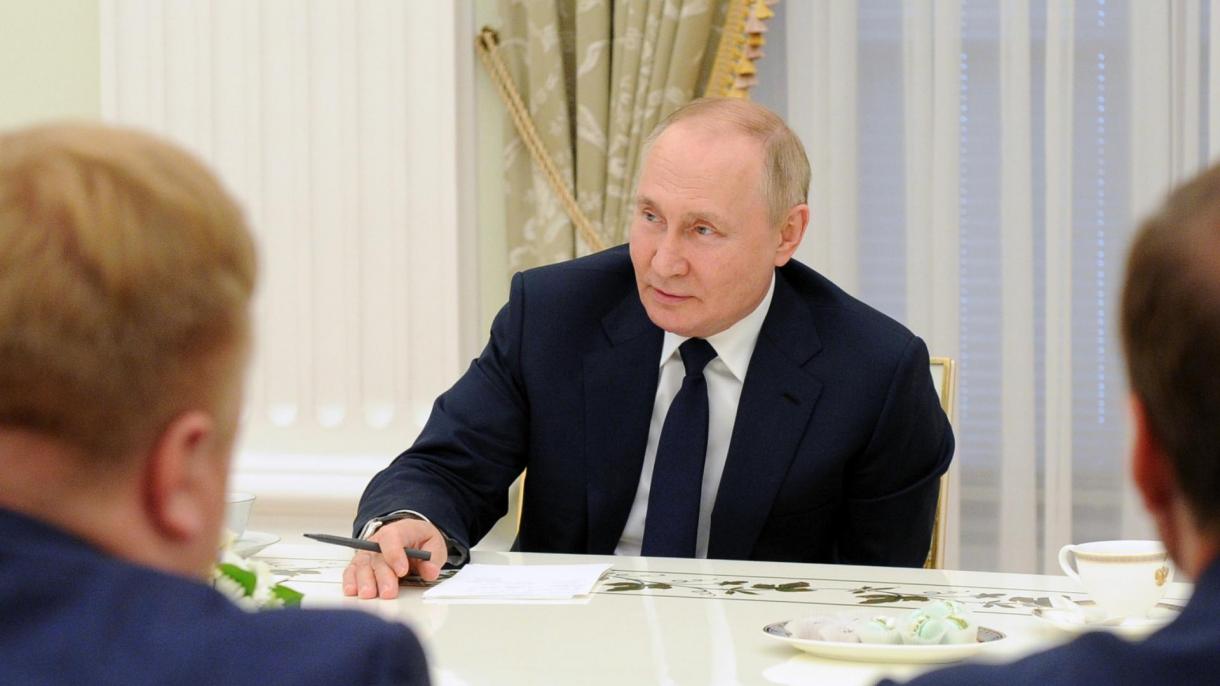 Putyin: Ha a Nyugat le akar minket győzni a harctéren, hadd próbálkozzanak
