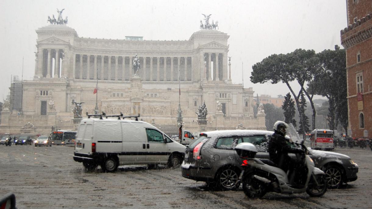 Qar yağışı və şaxta İtaliyanın bəzi şəhərlərini təsiri altına alıb