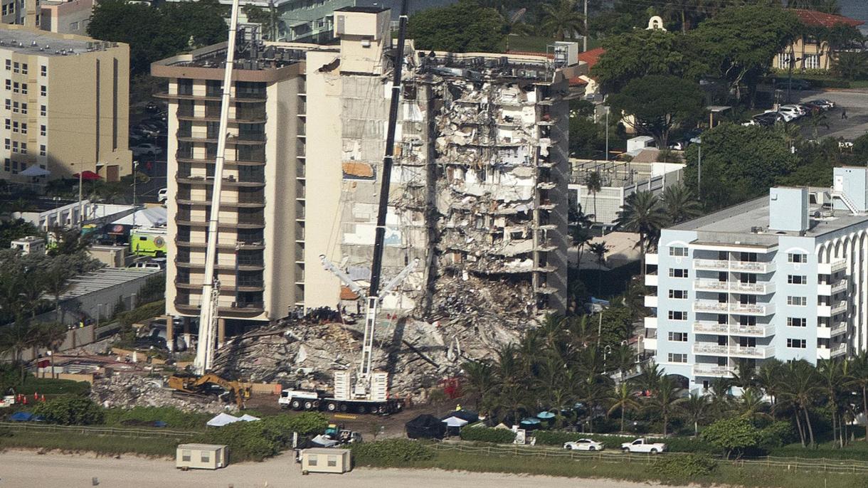 Tizenkét halálos áldozata van eddig a floridai épületomlásnak