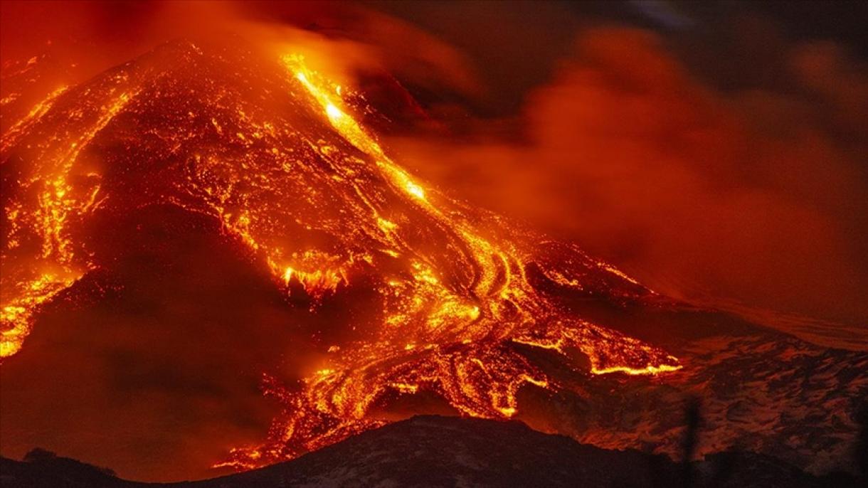 Volcán Etna obliga al aeropuerto de Catania a suspender toda su actividad