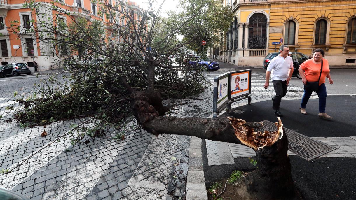 იტალიაში ძლიერი  ქარიშხალის გამო სამი ადამიანი დაიღუპა