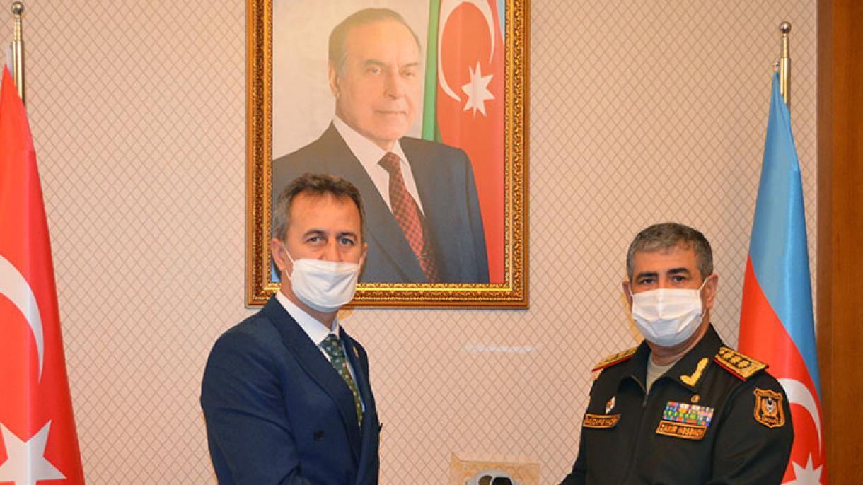 阿塞拜疆国防部长高度赞扬土耳其军事电子产品