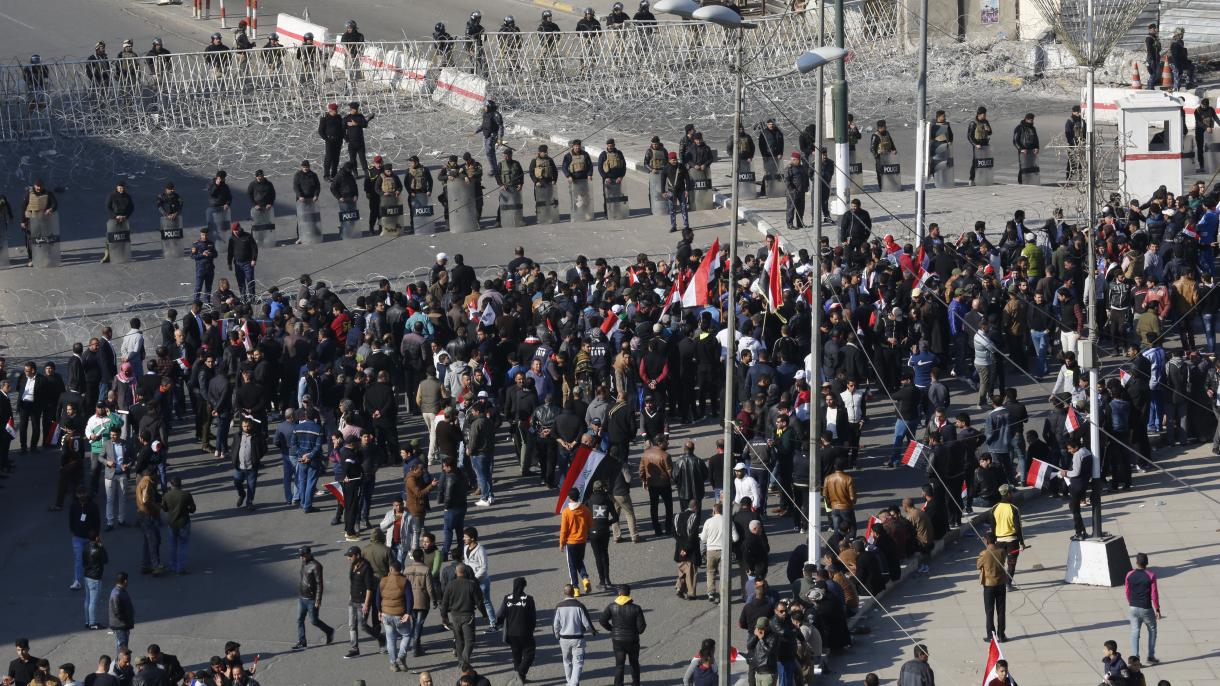 伊拉克反政府示威期间发生冲突 至少一名警察牺牲