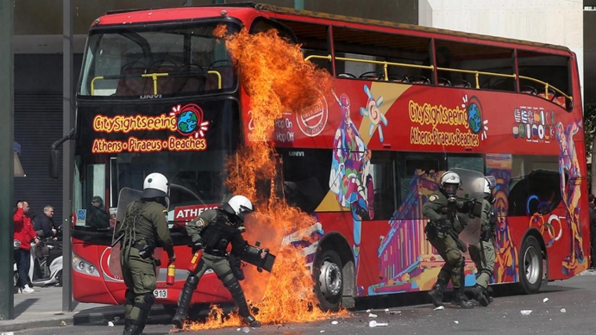 Siguen los disturbios en Grecia por manifestaciones contra el accidente de tren de la semana pasada