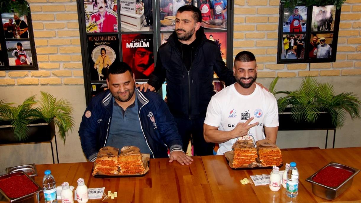 “İstiotlu Adana tostu”nun qalibi avstraliyalı oldu