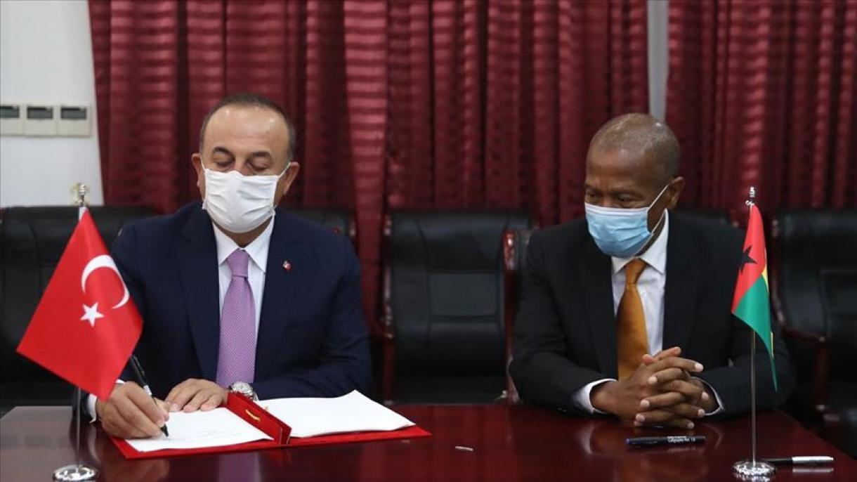 Çavuşoğlu agradece à Guiné-Bissau pela sua contribuição para a luta contra o FETÖ