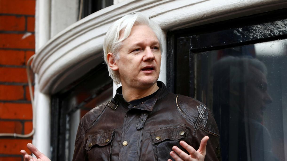 Lenin Moreno: "Se o Reino Unido garantir a segurança de Assange, ele deveria se render"