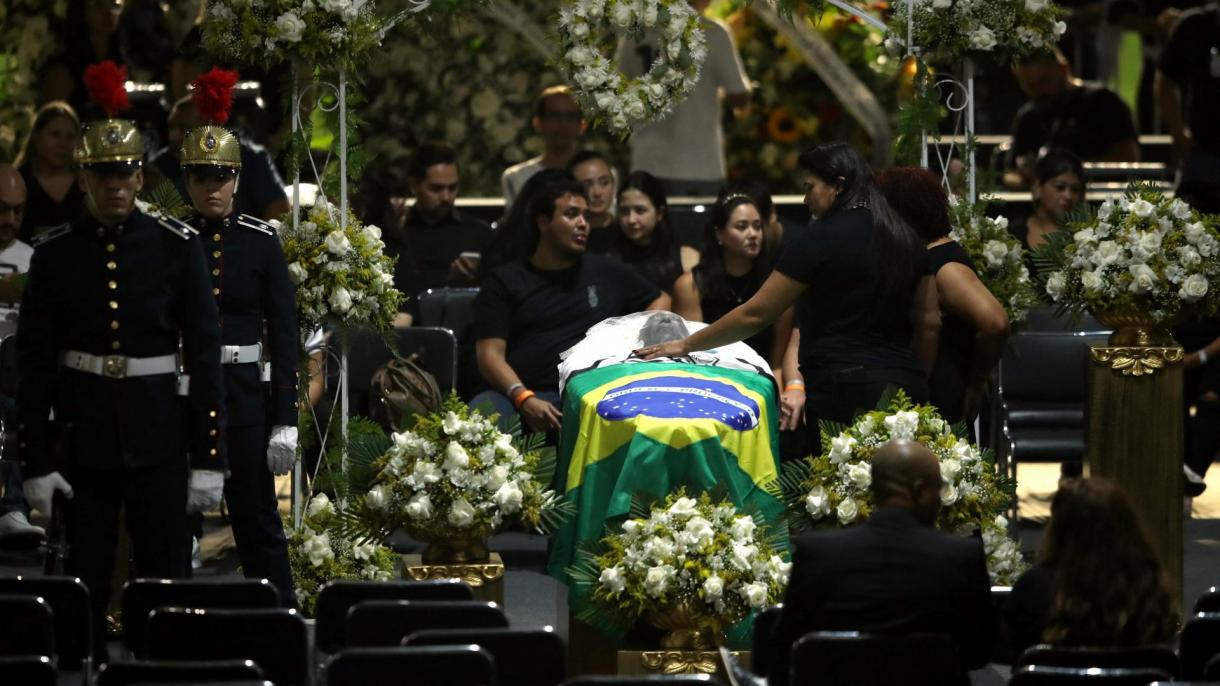 Santos, iniziata la veglia funebre per Pelé