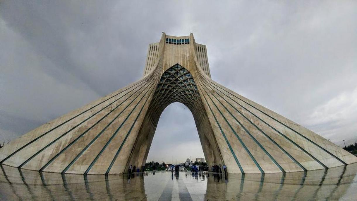 ایران د سختو اقتصادي ستونزو سره  لاس او ګریوان دی
