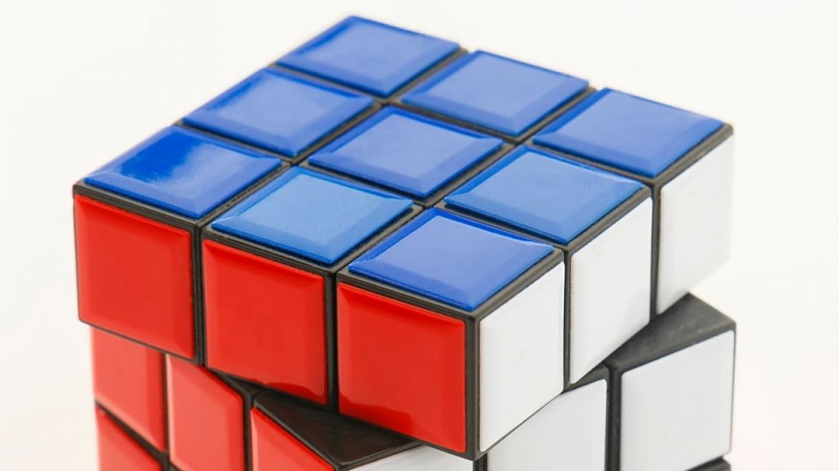 El Escorial organiza un campeonato oficial del célebre cubo de Rubik