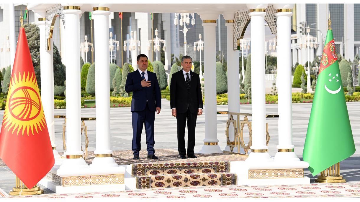 Президент Садыр Жапаров расмий сапар менен Түркмөнстанга барды