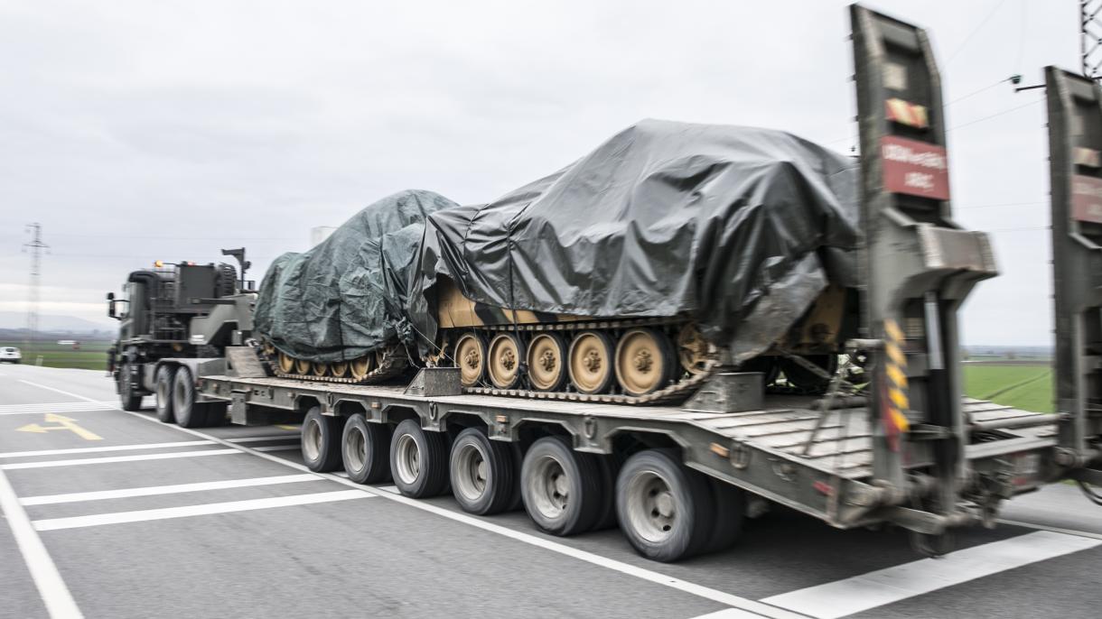 Turquía envía fuerza militar a la frontera con Siria