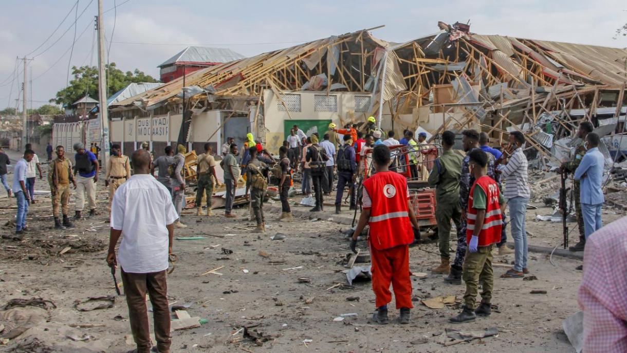 Поне 8 жертви на атентат с кола бомба в Сомалия