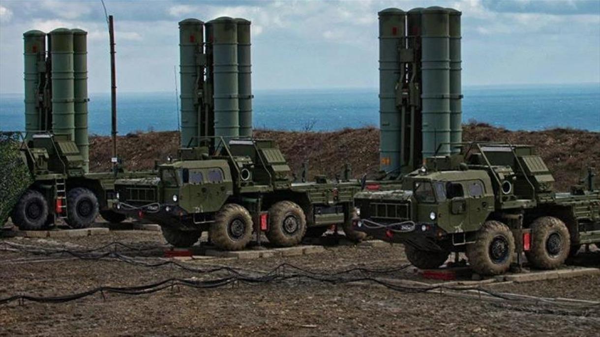 Firmato accordo per l'acquisto di sistemi di difesa missilistica S-400