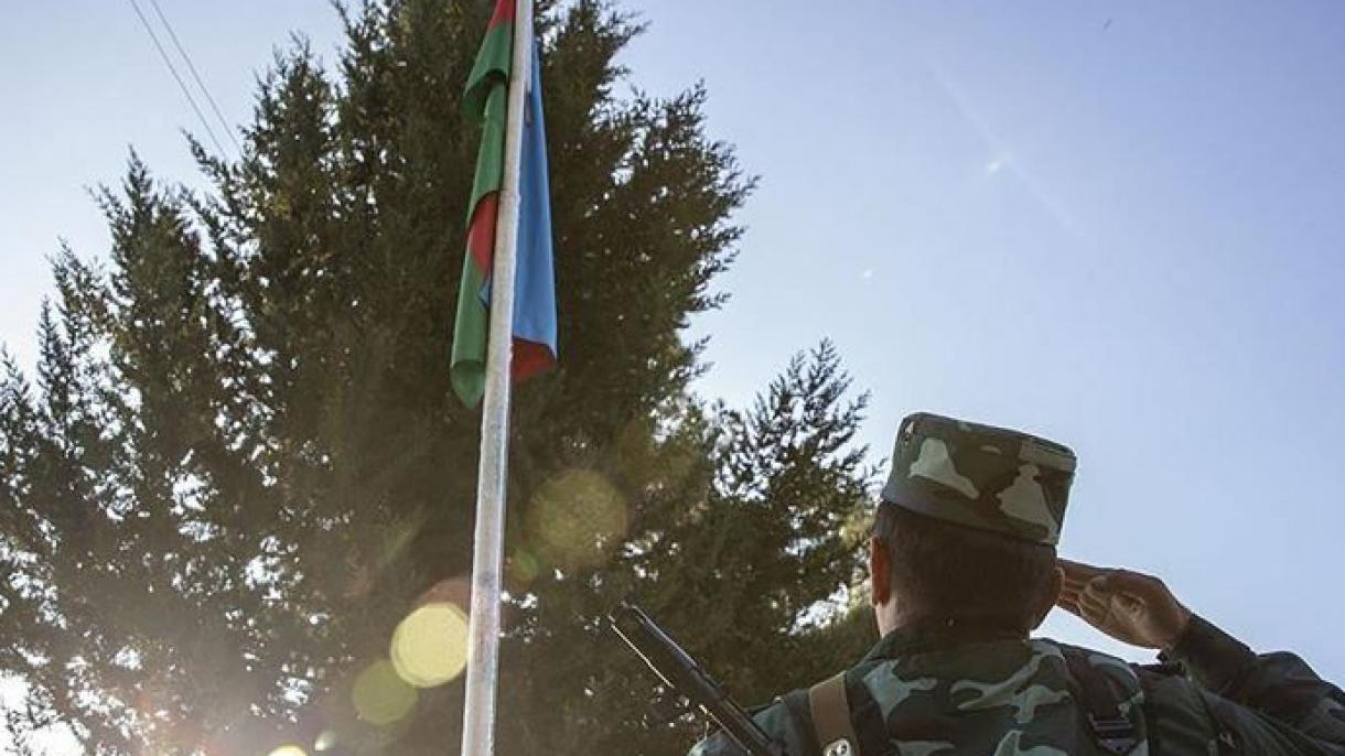 Azerbejdžanska vojska oklopnim vozilima ulazi u grad Agdam koji napuštaju armenske snage
