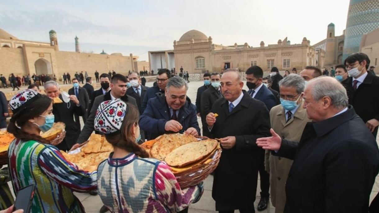 شهروندی افتخاری شهرتاریخی خیوه ازبکستان به وزیر خارجه ترکیه
