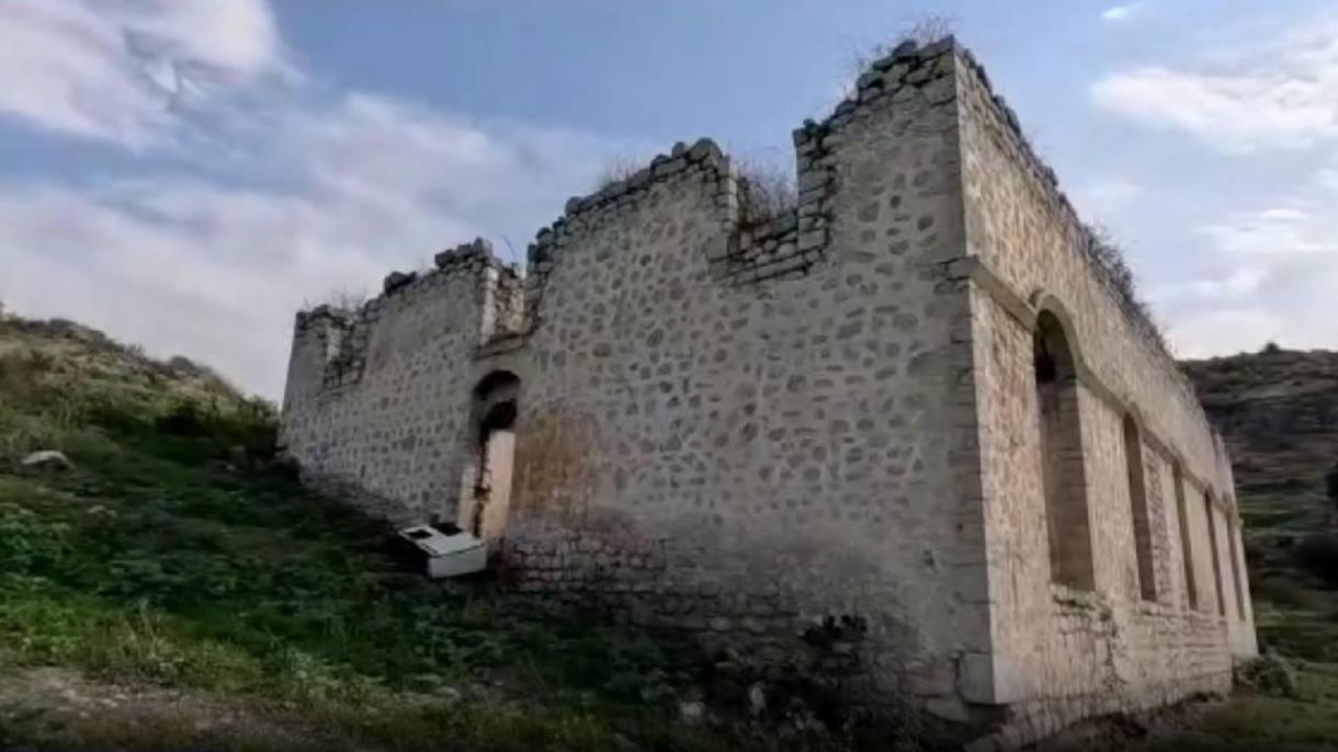 Джамия в Карабах е била използвана от арменците като обор