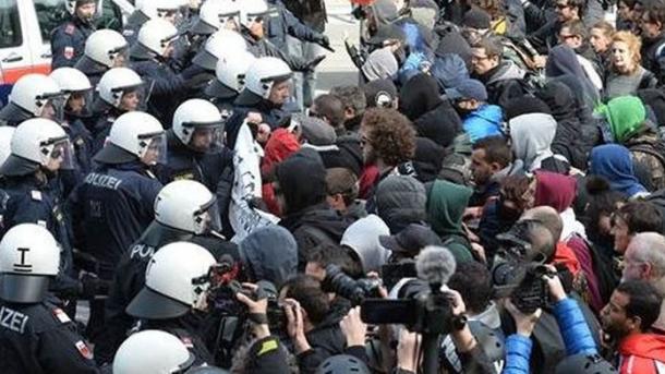 اٹلی اور آسٹریا کی برینیرو سرحدی چوکی پر مظاہرین اور پولیس کے درمیان جھڑپ