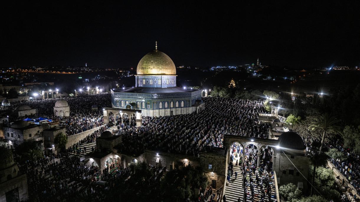 مسجدِ اقصی میں 2 لاکھ مسلمانوں نے شب قدر منائی