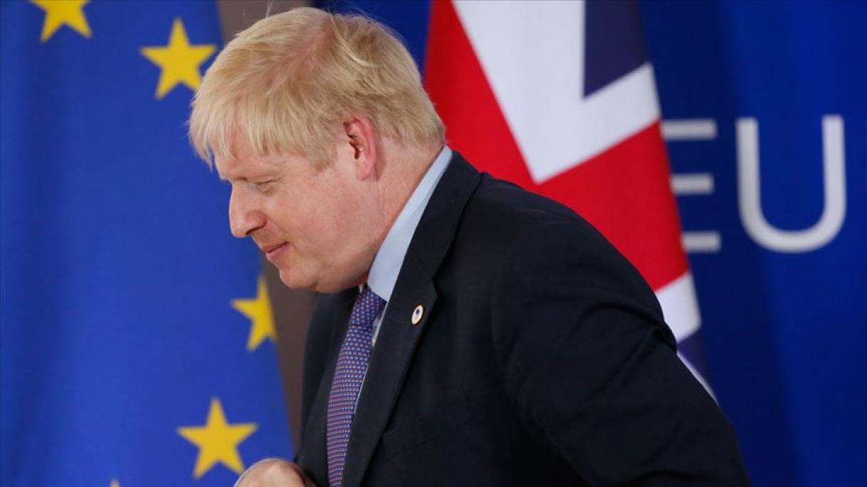 Johnson kezdeményezte a Brexit halasztását