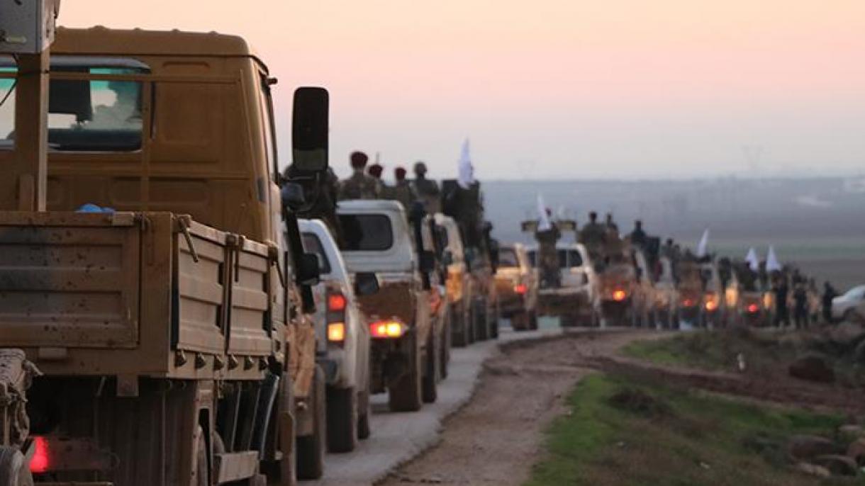 Opositores sírios dirigem-se para a linha de fogo em Manbij