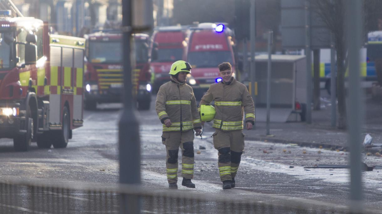 Explosión en edificio deja 5 muertos y 5 heridos en Inglaterra