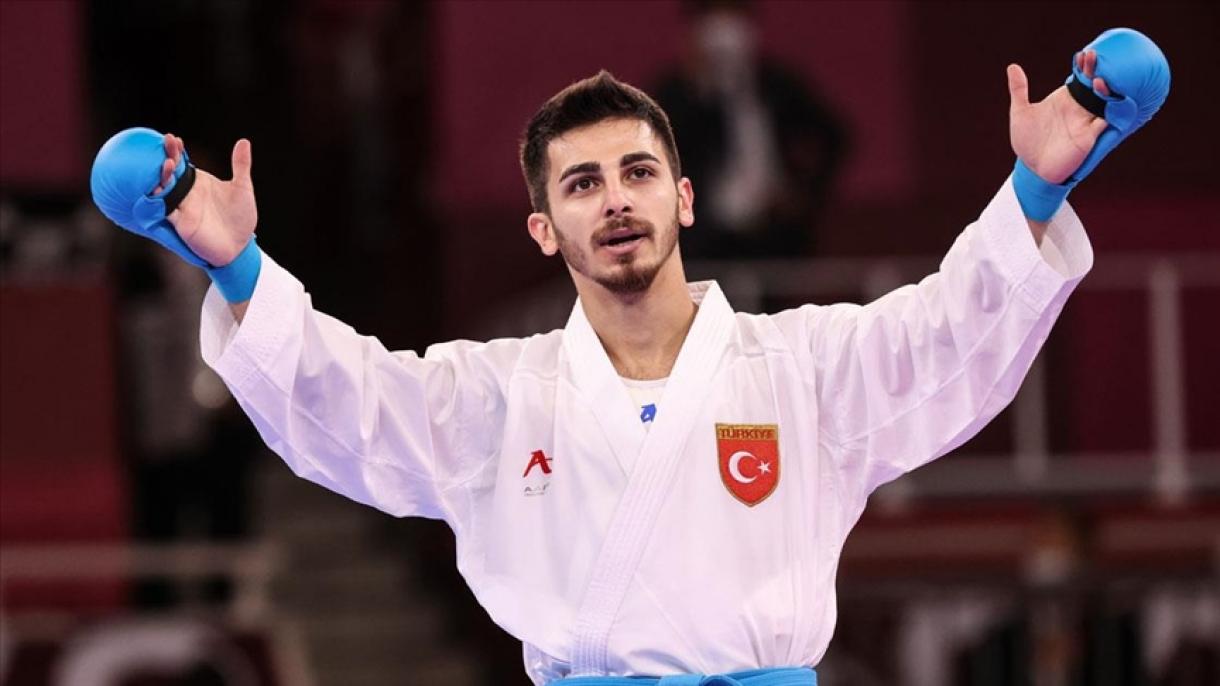 Eray Şamdan ganhou a medalha de prata em karate