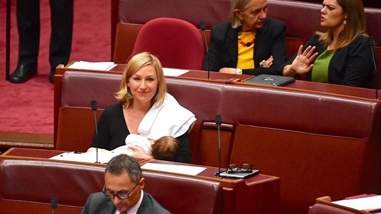 Ha amamantado su bebé la senadora Larissa Waters en Australia dejando sello a una primicia