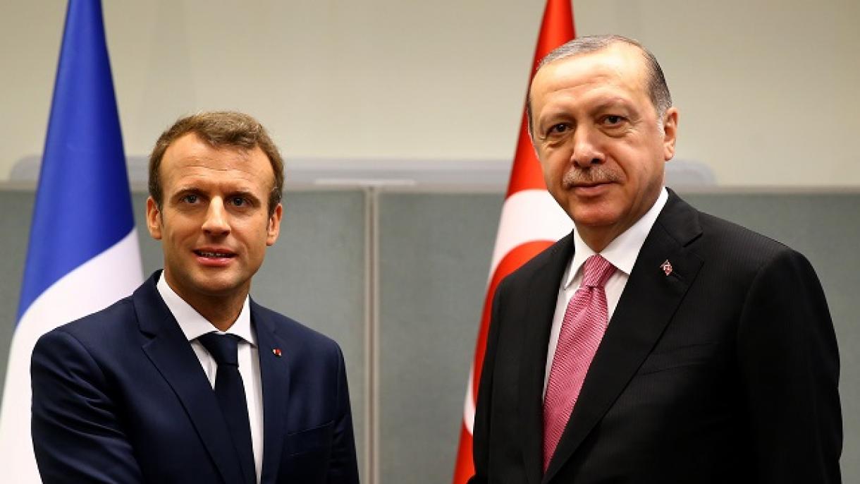 Erdoğan telefonon beszélt Macron,francia elnökkel