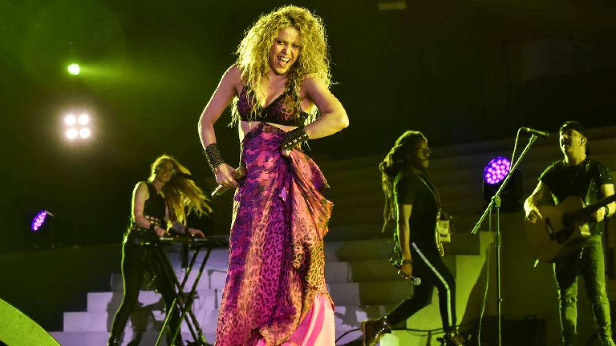 Shakira deslumbra en la clausura de su gira mundial con emotivo show en Bogotá