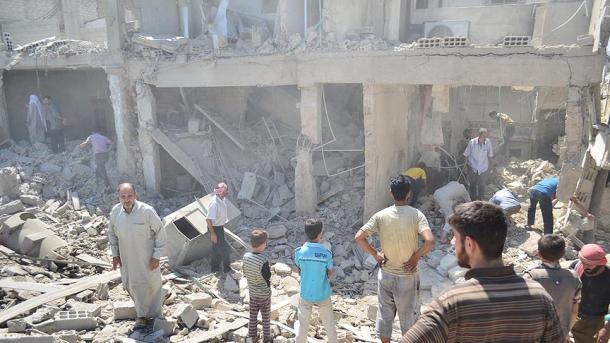 ادامه بمبارانهای سنگین شهرهای حولاء و راستان از سوی نیروهای اسد