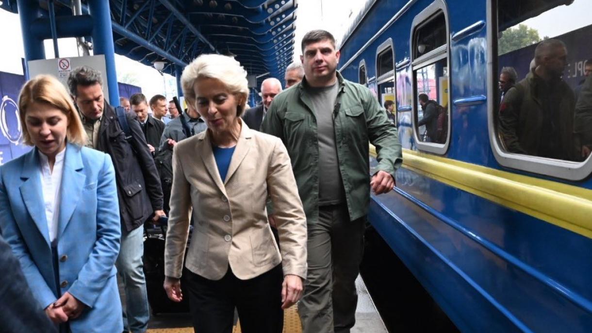 Урсула фон дер Лайен у на посещение в Украйна