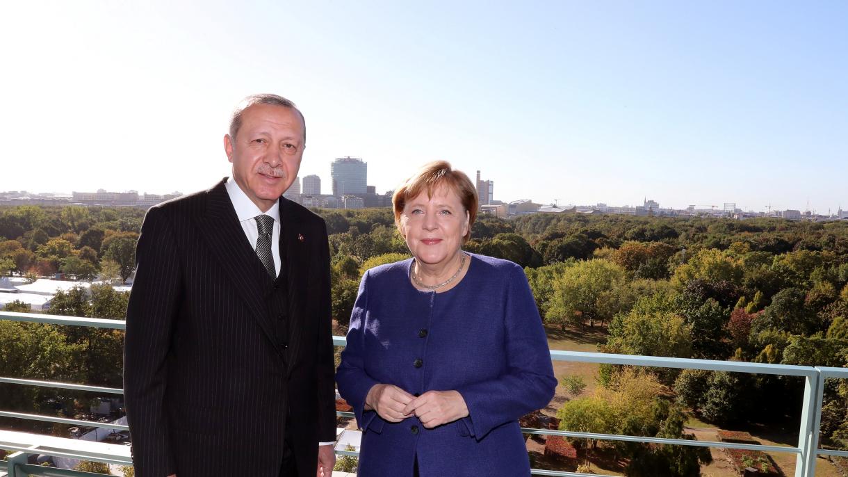 Erdogan y Merkel se reúnen en desayuno de trabajo