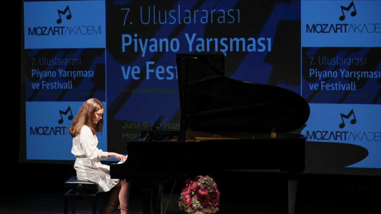 En Izmir empezó el Concurso y Festival Internacional de Piano edición 7