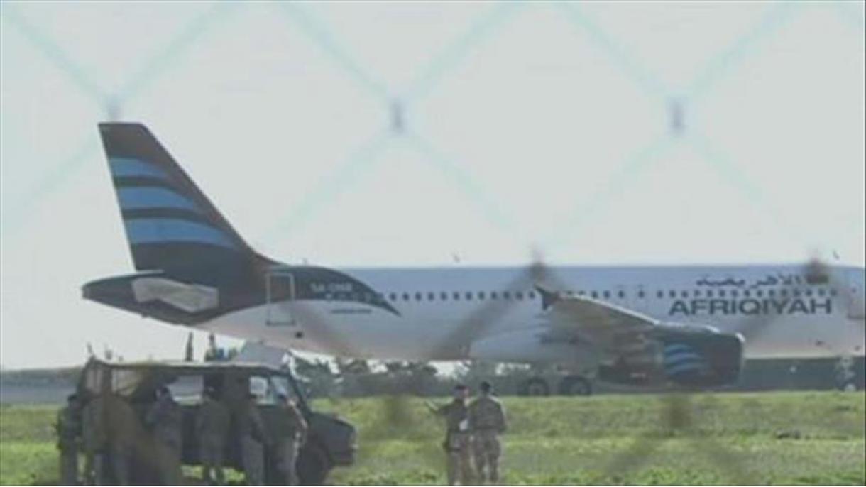 Sequestradores de aviões líbios se rendem em Malta com a libertação de todos os reféns