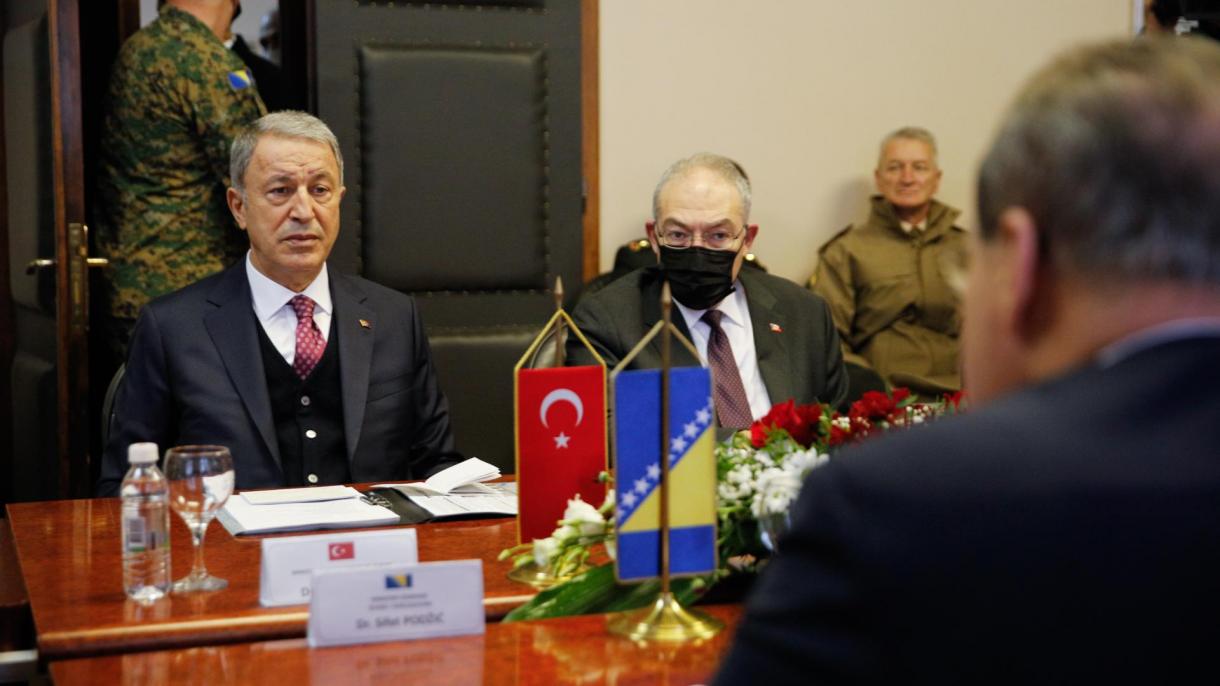 دیدار و گفت‌وگوی وزرای دفاع ترکیه و بوسنی و هرزگوین