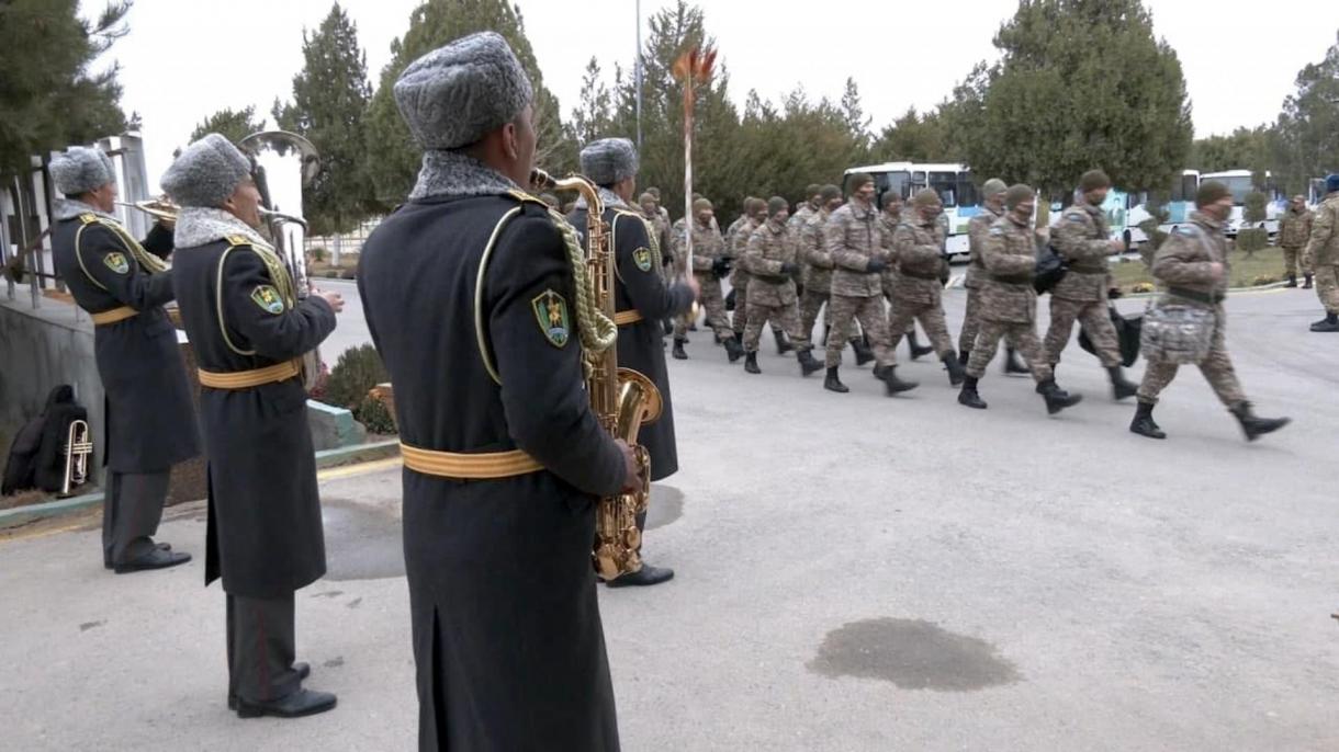 乌兹别克斯坦和哈萨克斯坦举行联合军演