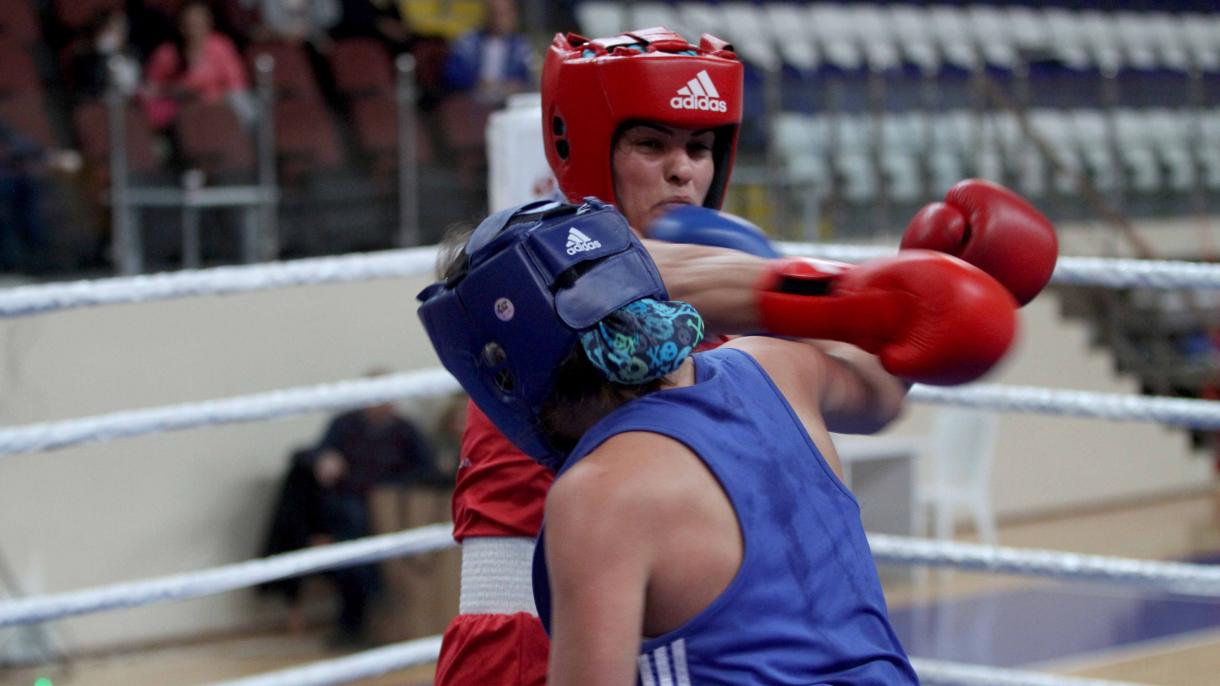 土耳其女拳击手赢得11枚奖牌