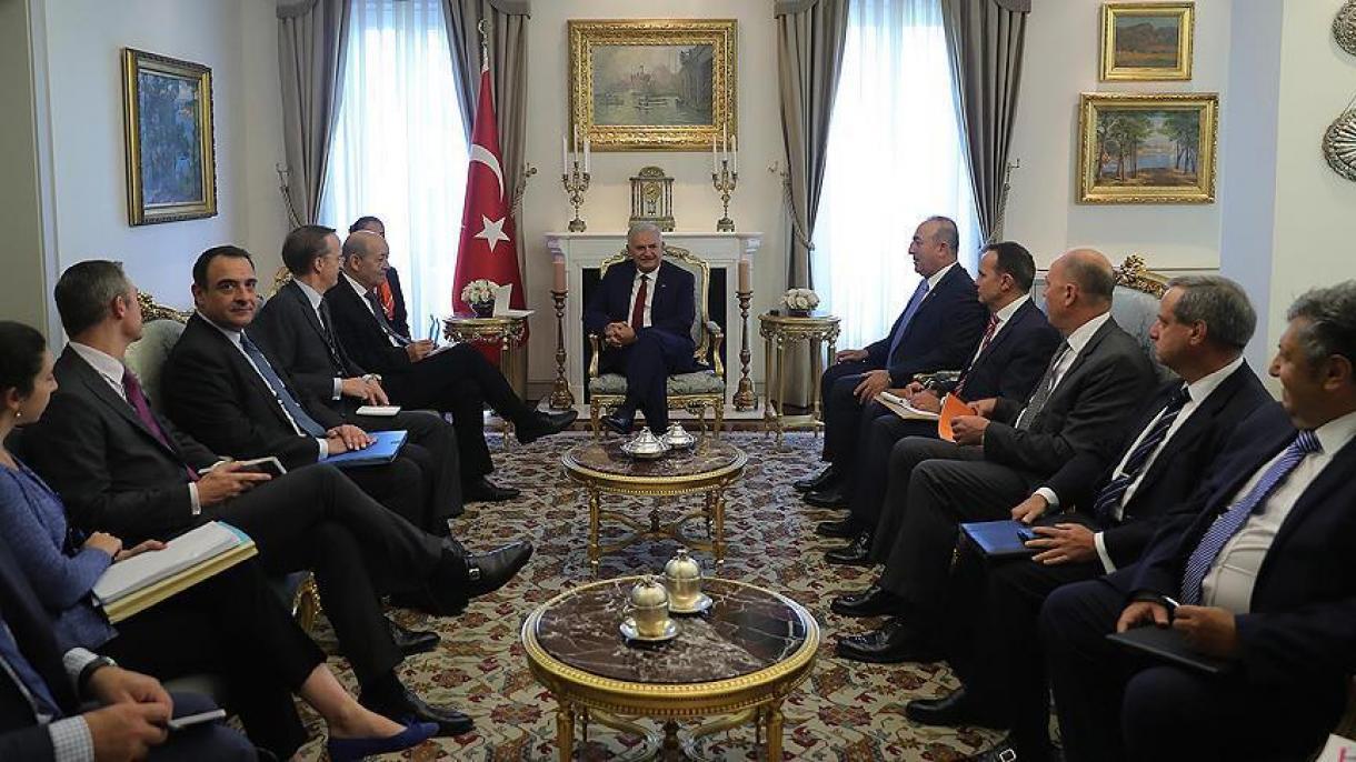 نخست وزیر ترکیه وزیر خارجه فرانسه را به حضور پذیرفت