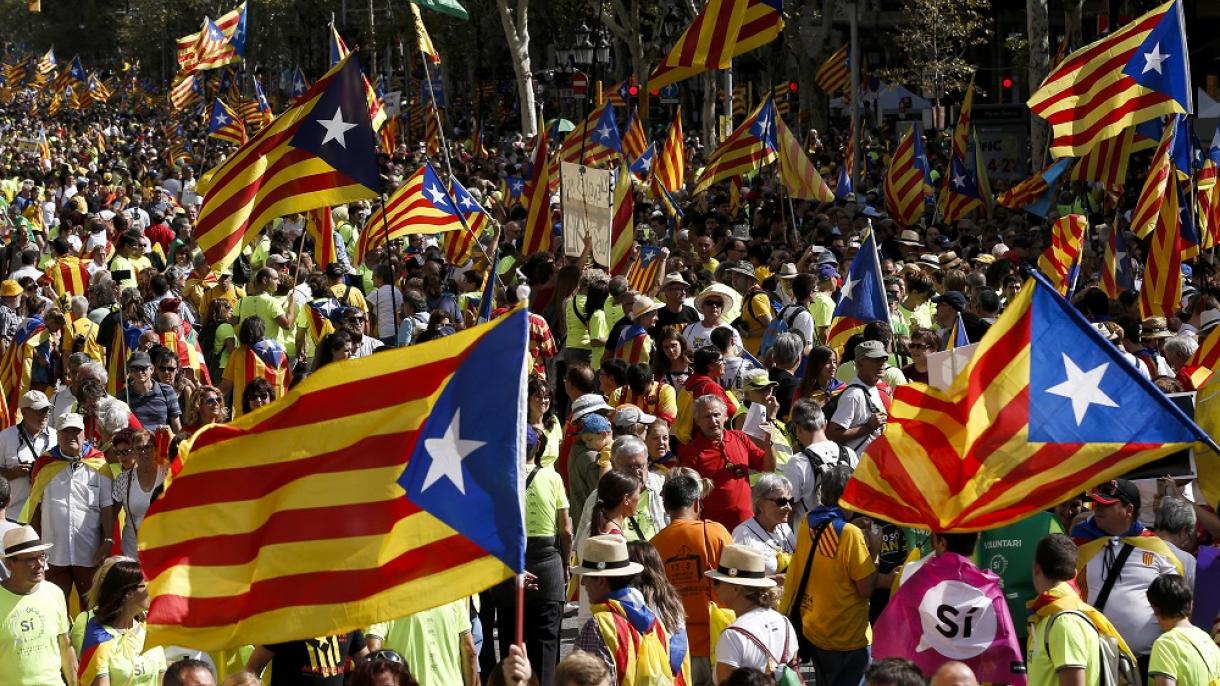 El independentismo concluye su manifestación al grito de "Votaremos" el 1-O