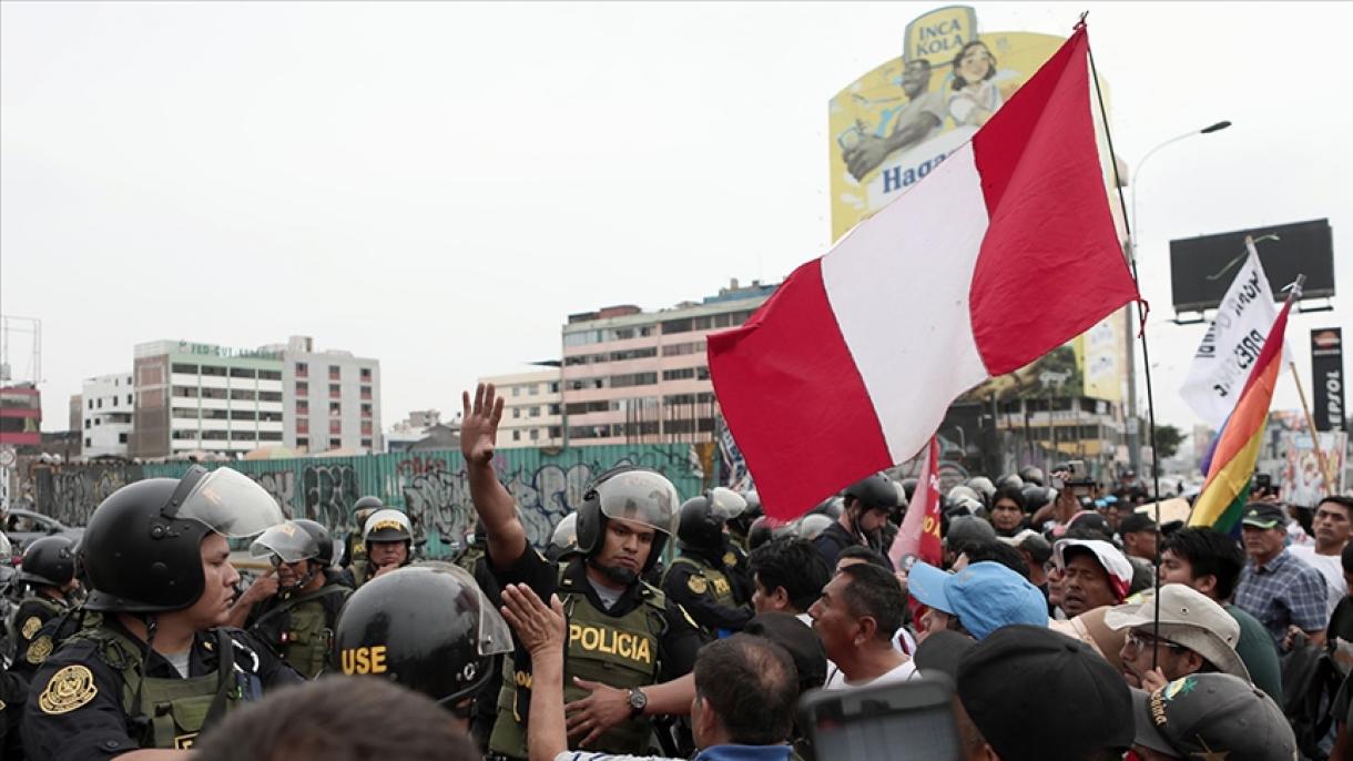 پیرو: احتجاج اور ہلاکتیں، مظاہرین کا مطالبہ 'بولوآرتے مستعفی ہوں اور کاسٹیلو کو رہا کیا جائے'